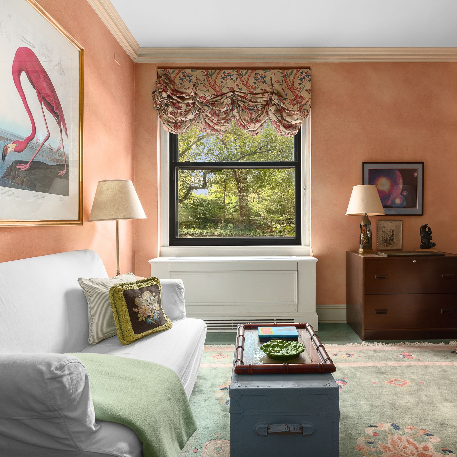 Paul Newman and Joanne Woodward’s Fifth Avenue maisonette lists for $1.7 Million