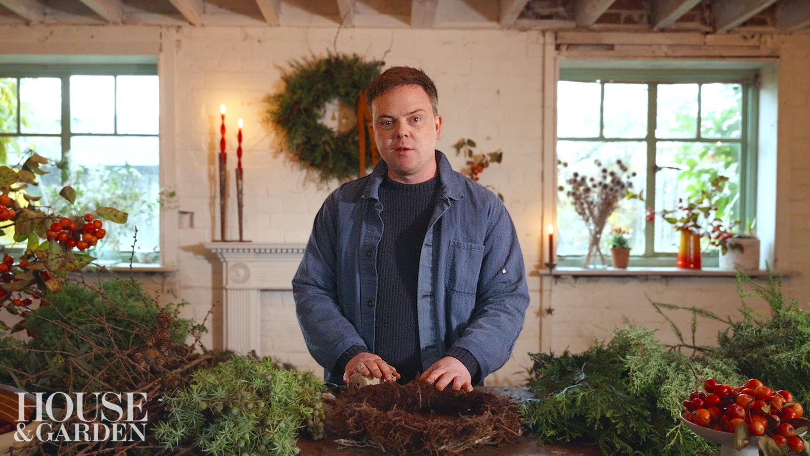 Florist’s guide to making a Christmas wreath, festive garland & table decorations