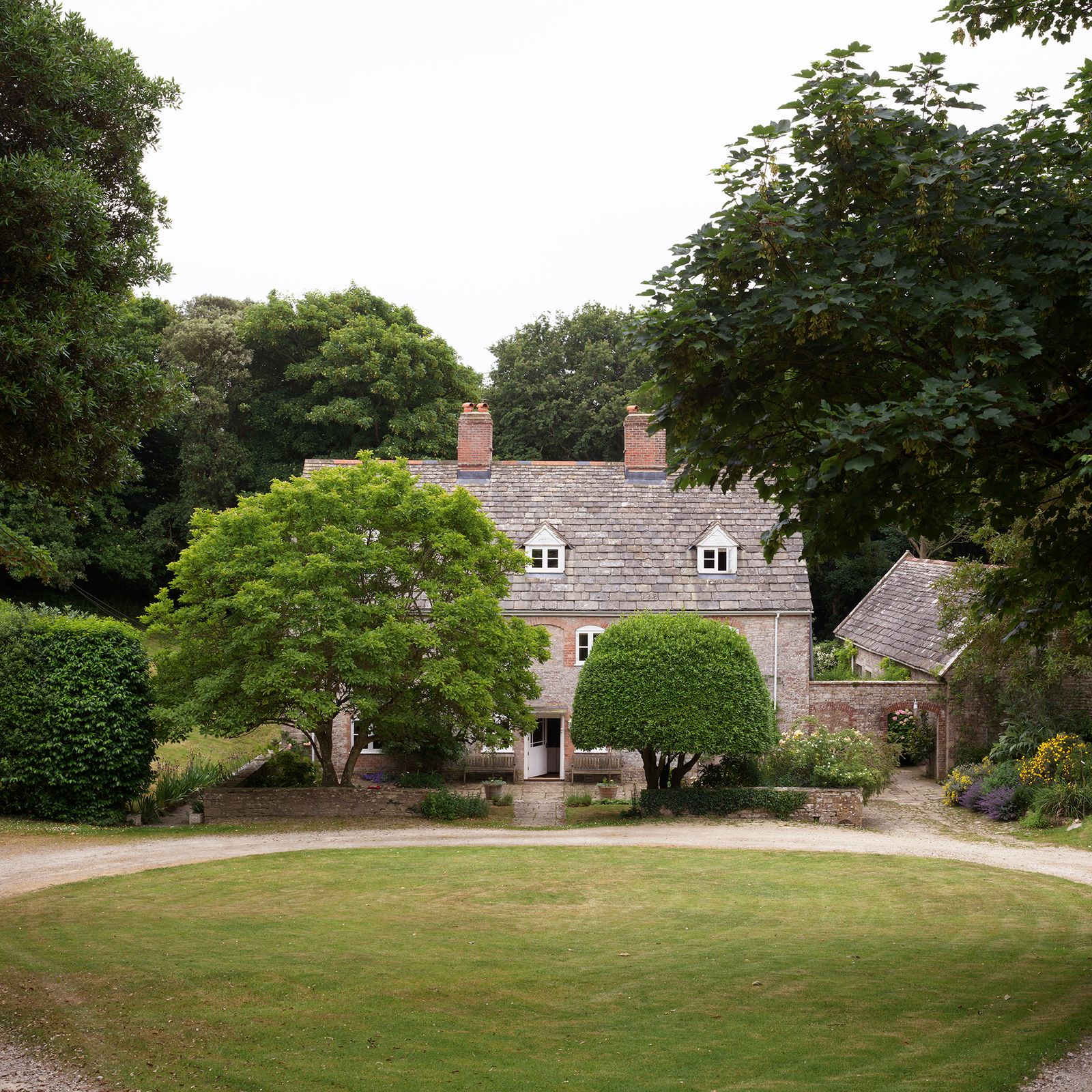 An 18th-century country house by the sea becomes a charming weekend retreat